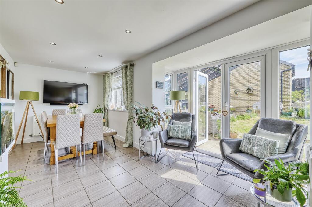 -24 WIllmot Rd Rushden-140_HDR-02.jpg
