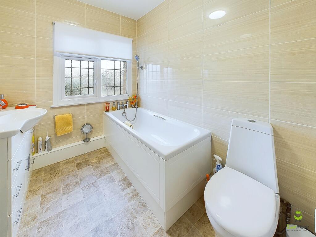 CAM04399G0-PR0029-STILL023