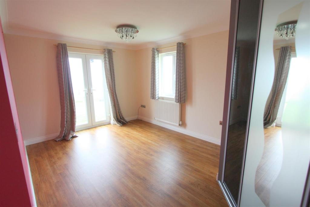 21 Pentire Heights Bedroom 1