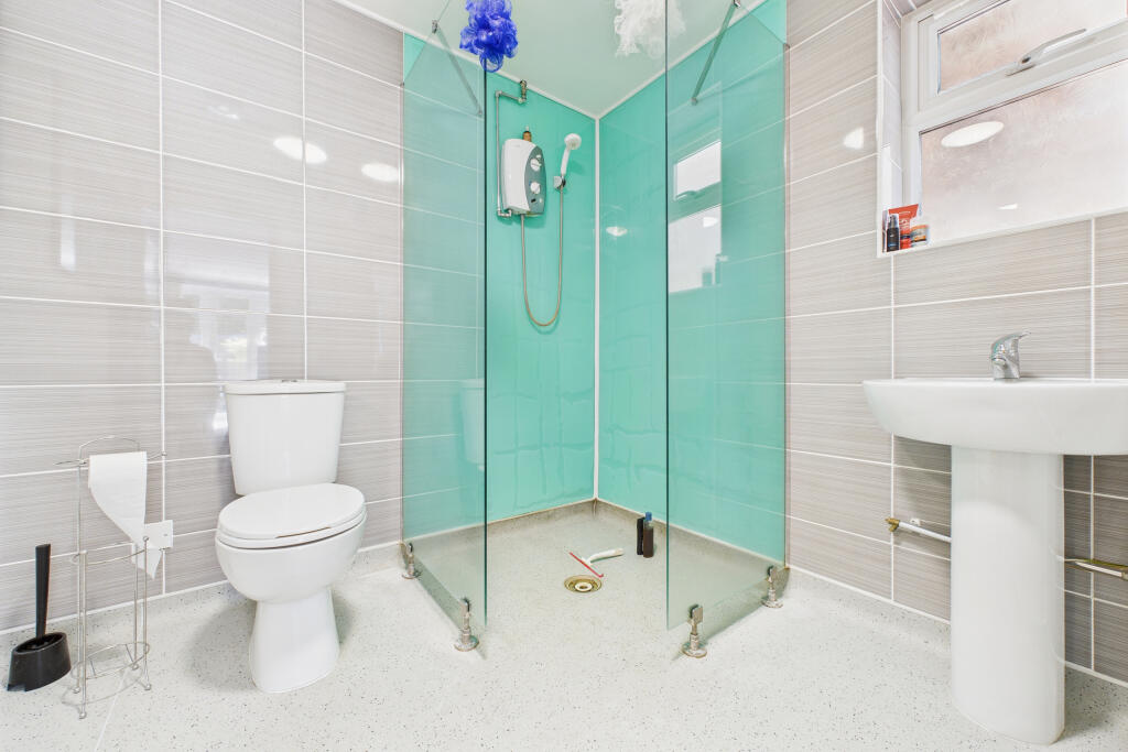 CAM05454G0-PR0032-STILL007