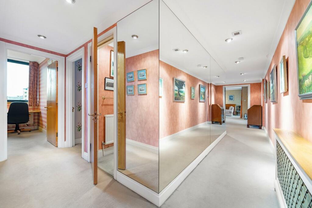 Hallway (2).JPG