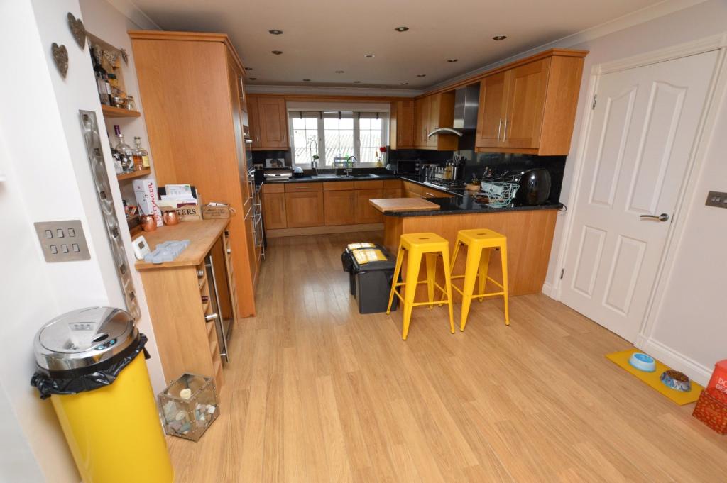Kitchen/B'fast Room