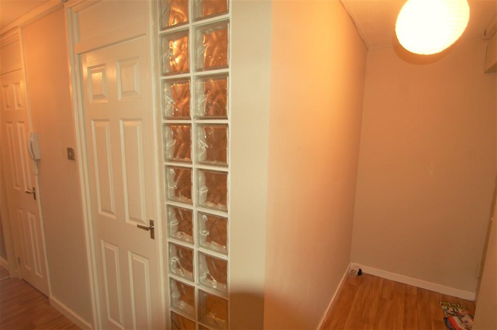 Glass feature