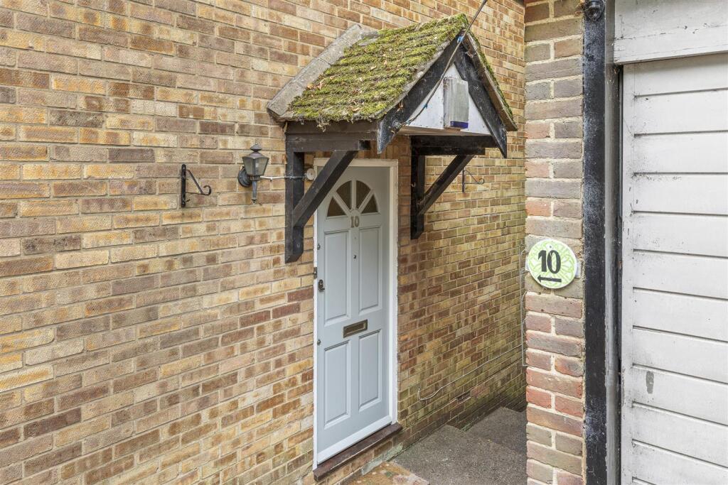 10 Rectory Avenue, HP13 6HW-15.jpg