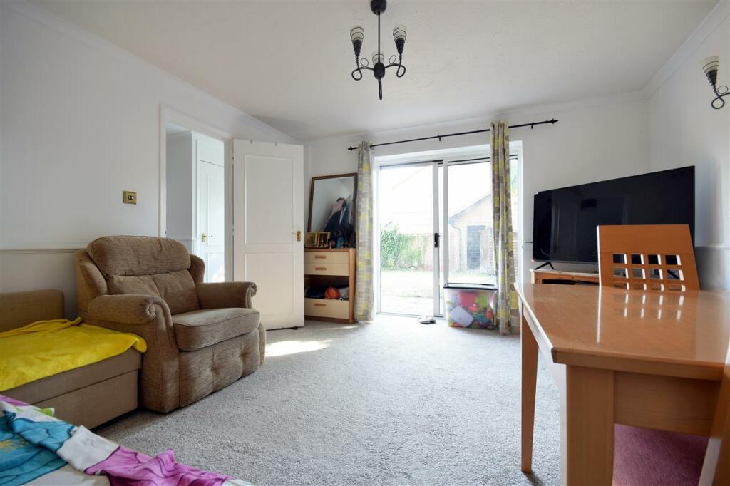 LOUNGE / DINING ROOM