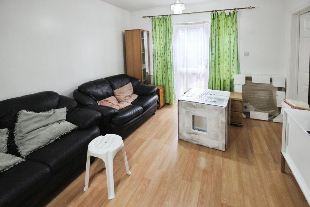 pbox-living_room-341820.JPG