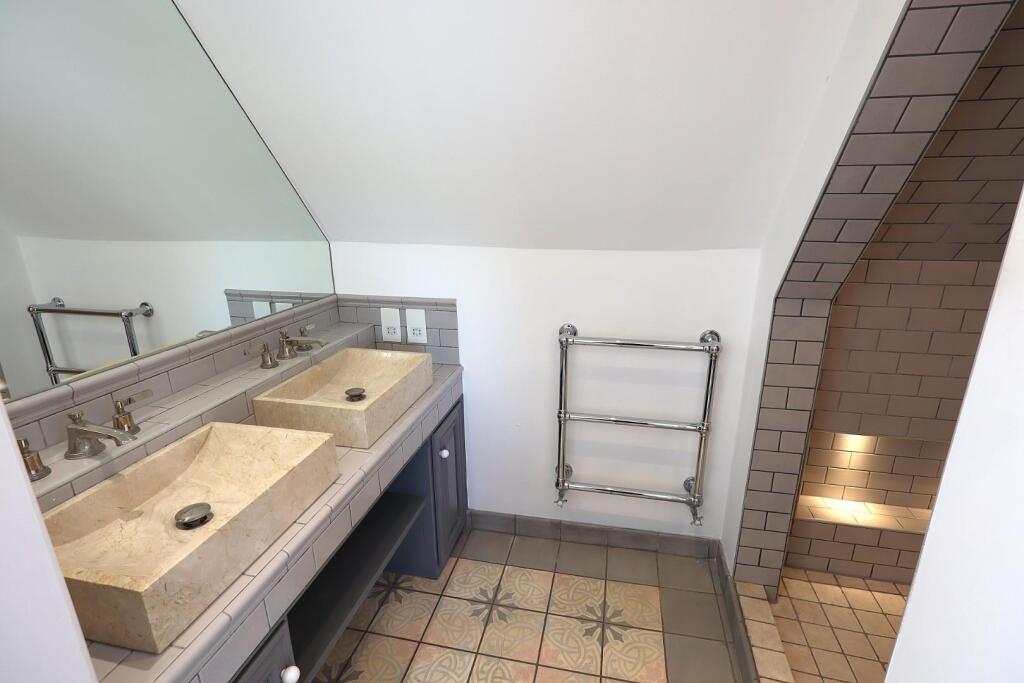 1st Floor En-Suite