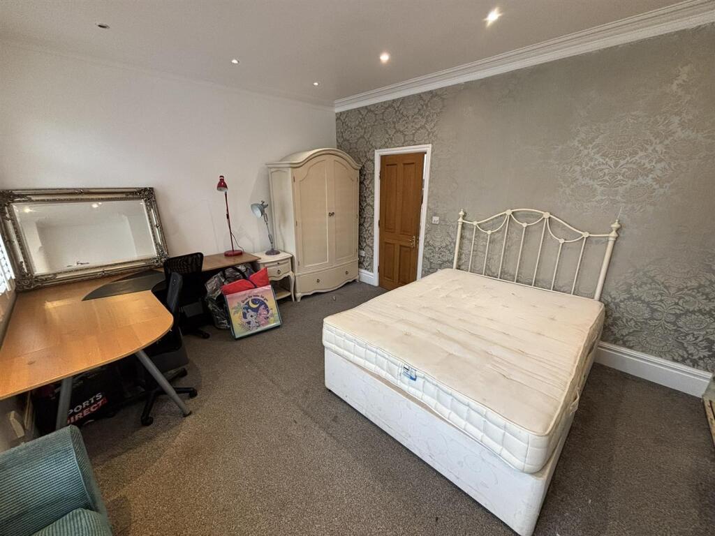 Bedroom 4 - 1st Front