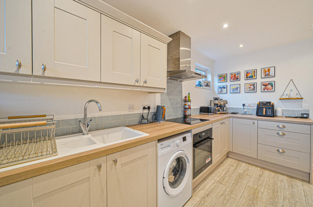 1383065-24-692031...