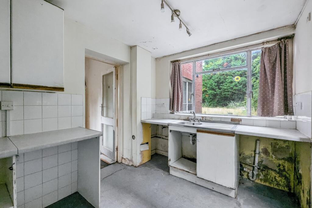 1 Farm Drive, Shirley, Croydon CR0 8HX