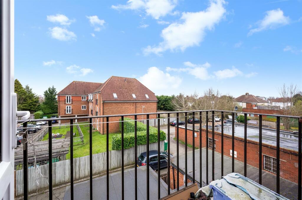 HIGH STREET BANSTEAD 23 B  (1).jpg