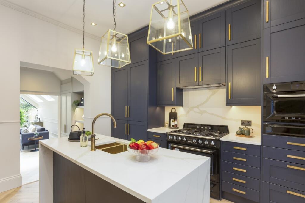 73098_205-Harvist...