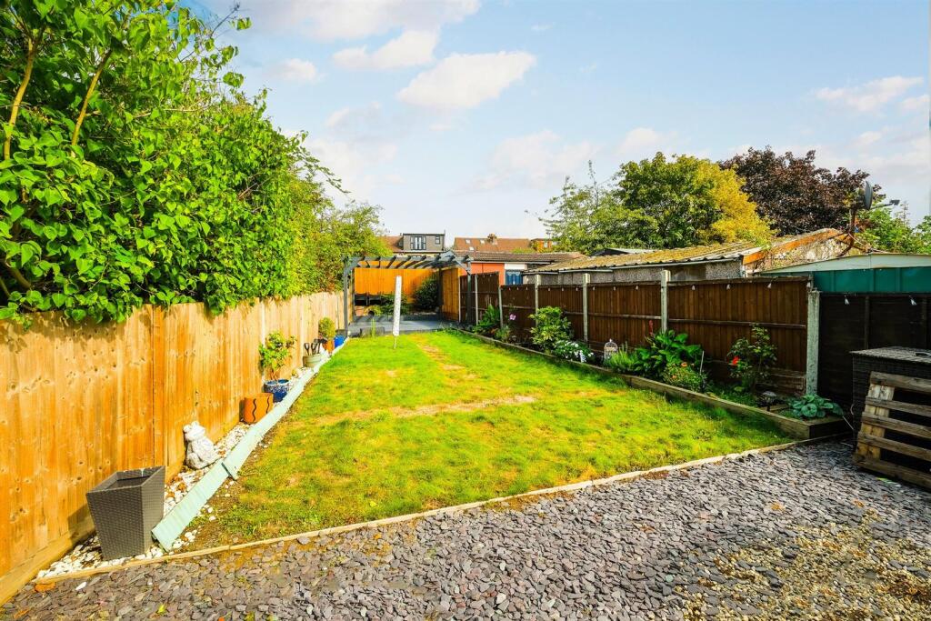 Larkswood Road-30.jpg