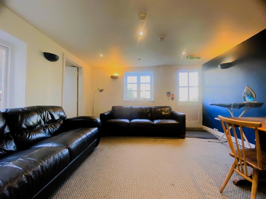 Lounge I.jpg