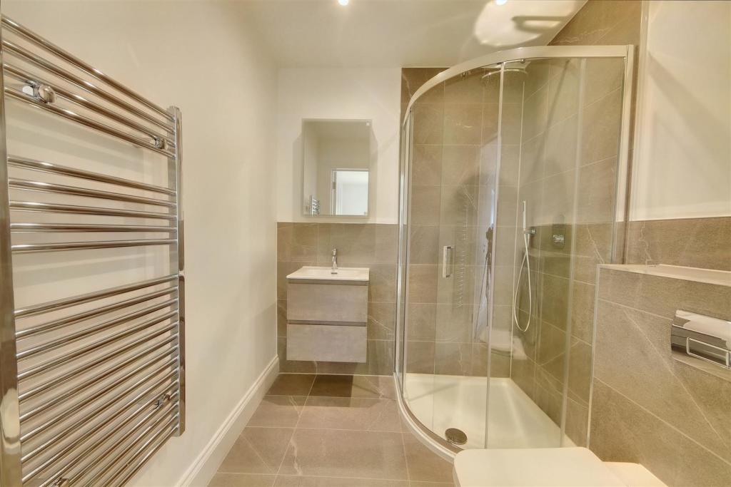 Ensuite to Bedroom One.jpg