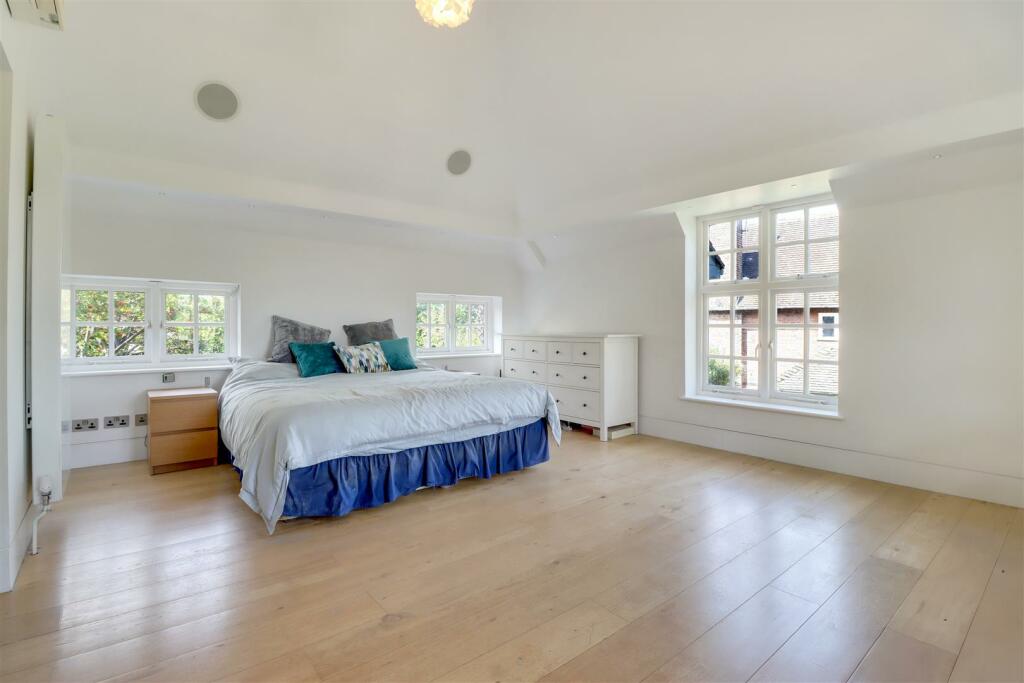 MAIN BED.jpg