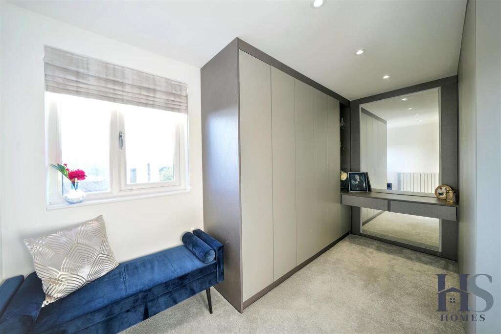 Walk in wardrobe.jpg