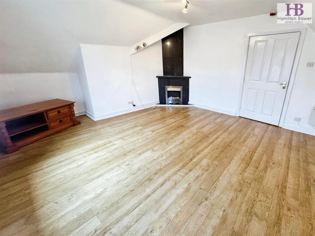 a452676e-Fl2105LeedsRoad3.jpg