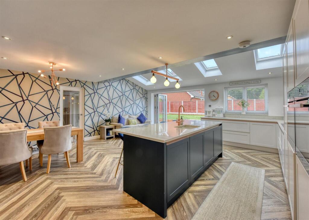 9 Virginia Drive-Kitchen (5).jpg