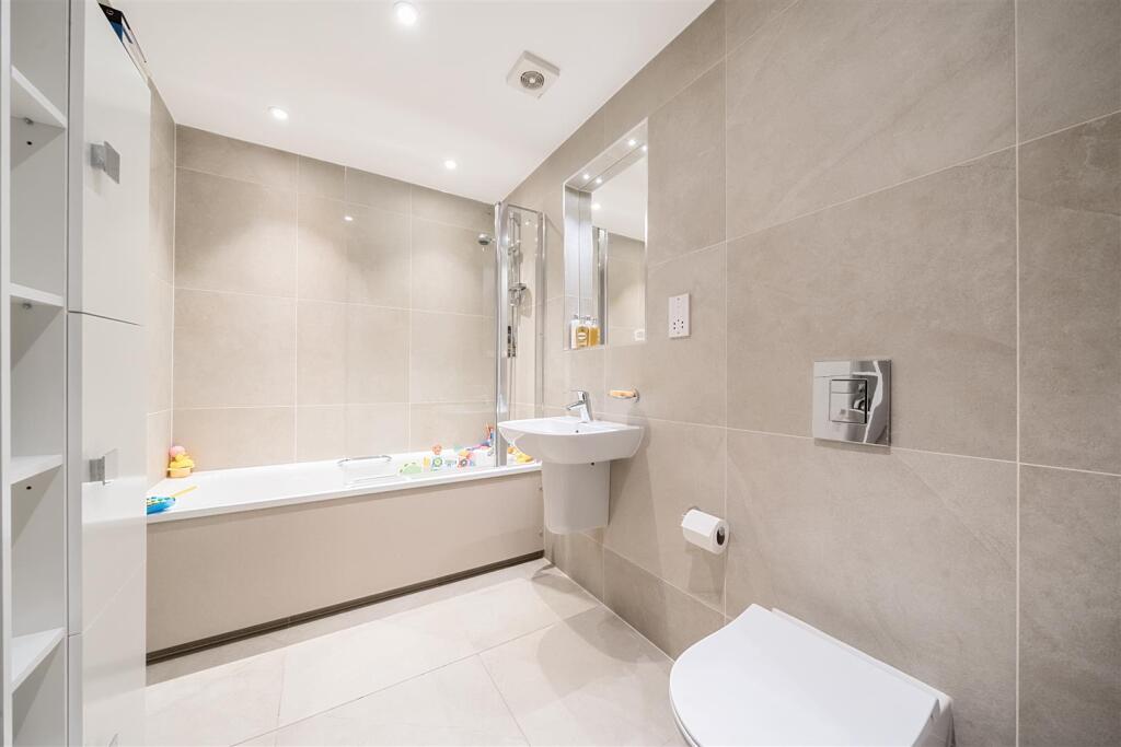 Family Bathroom: