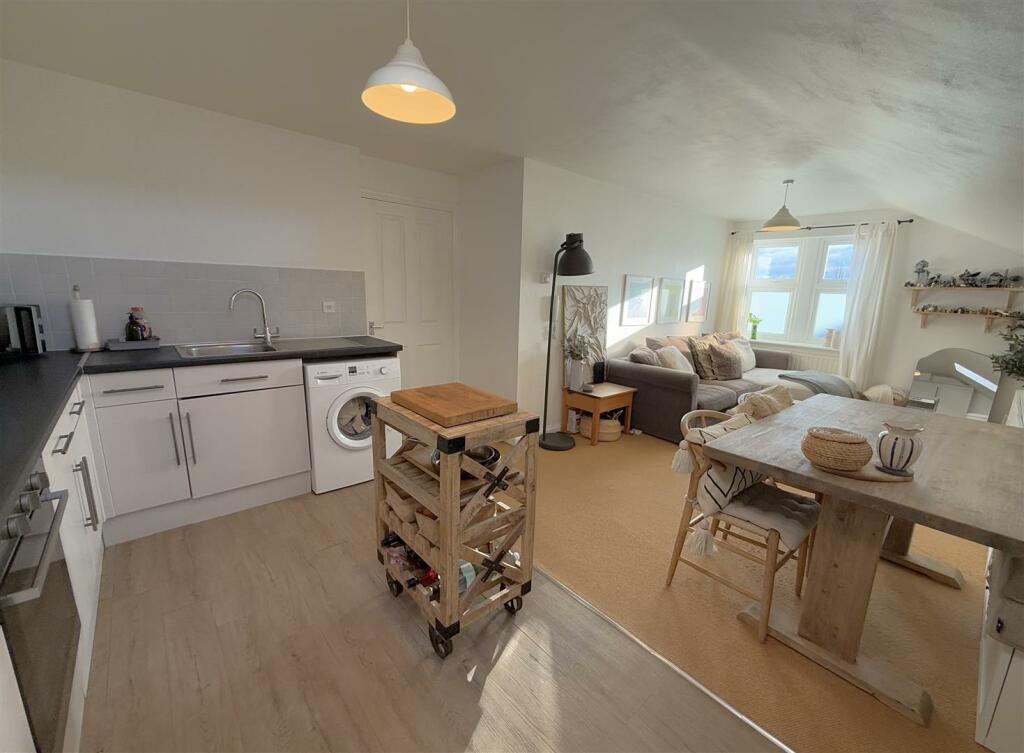 Kitchen Living B.JPG