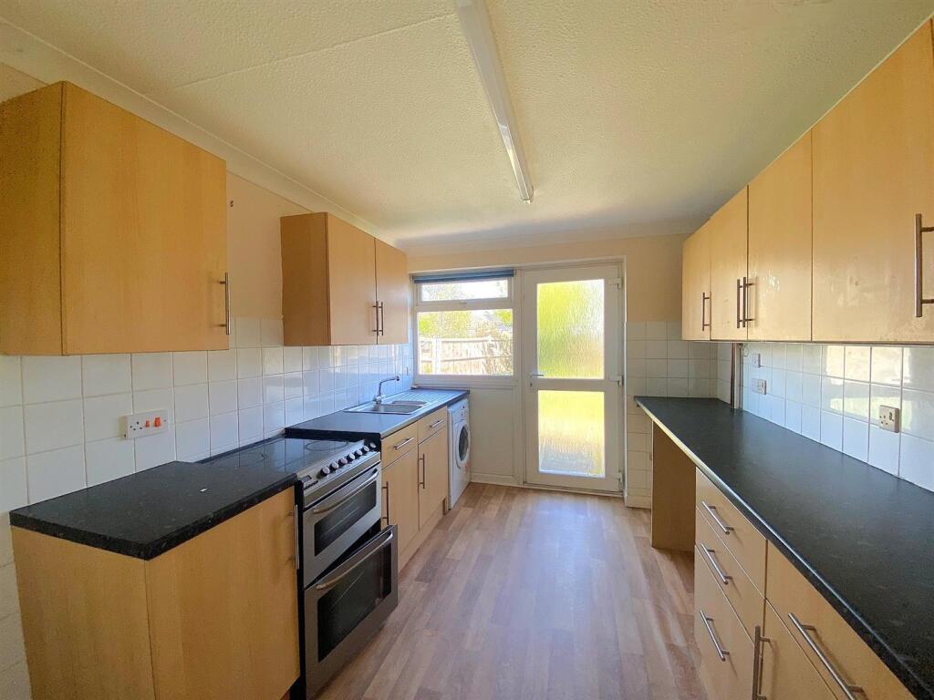 13 Saxon rise - Kitchen1.jpg
