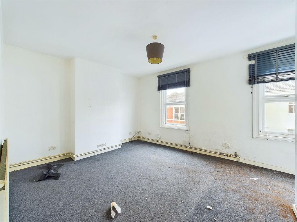 8 - 2 X 1-Bed Flats In St Werburghs.jpg