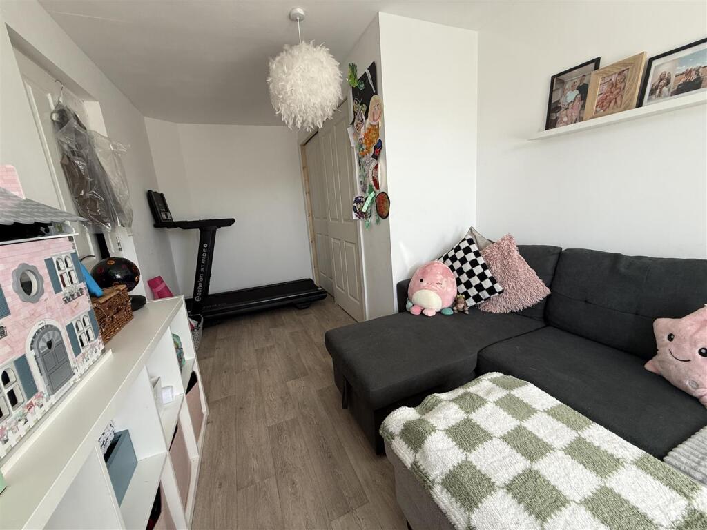 PLAY ROOM/HOME OFFICE