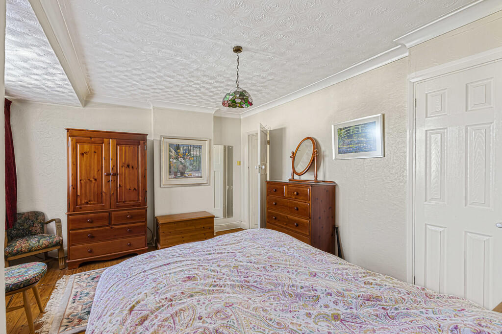 Bedroom 1 (2)