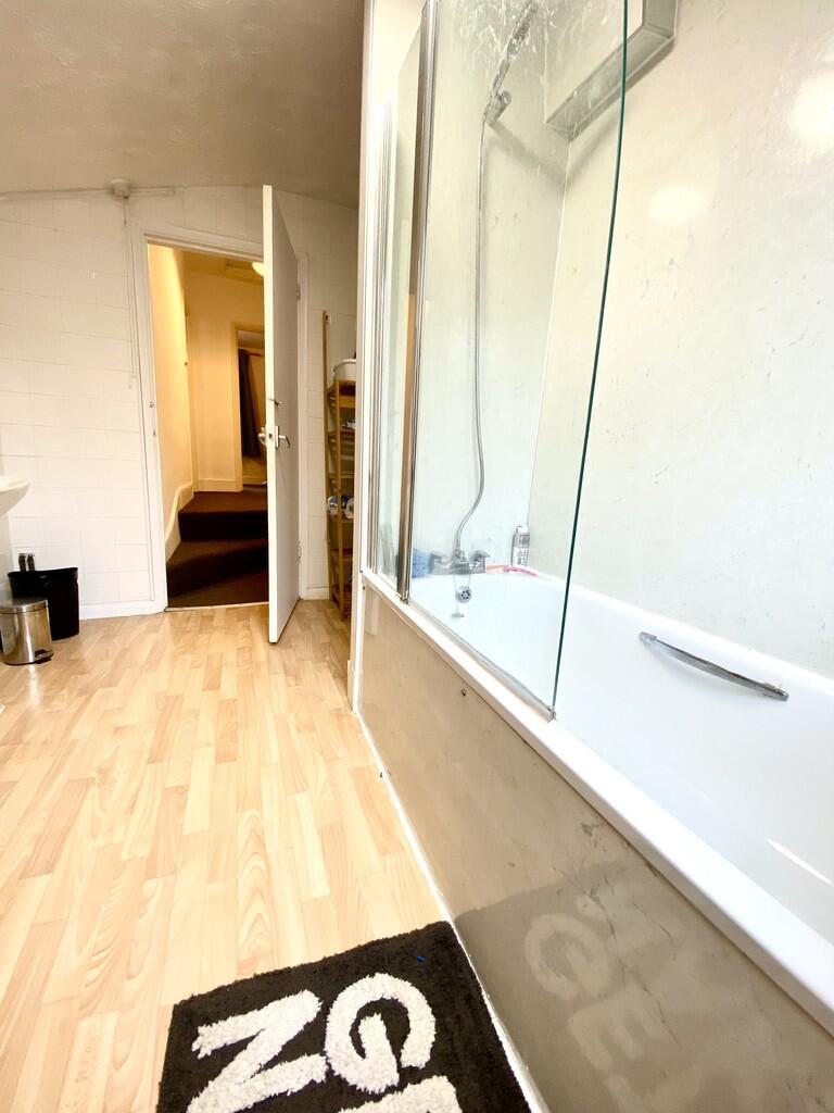 0B4D4006-C329-4D8...