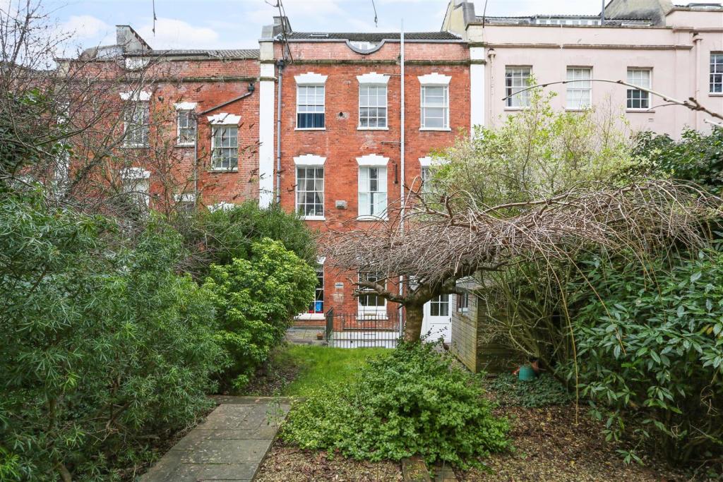 HFF 9 Charlotte Street 15.jpg