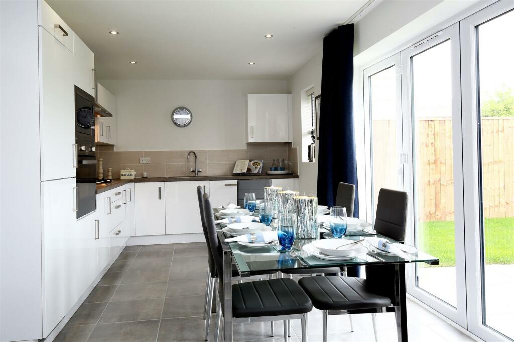 Kitchen/dining/family area