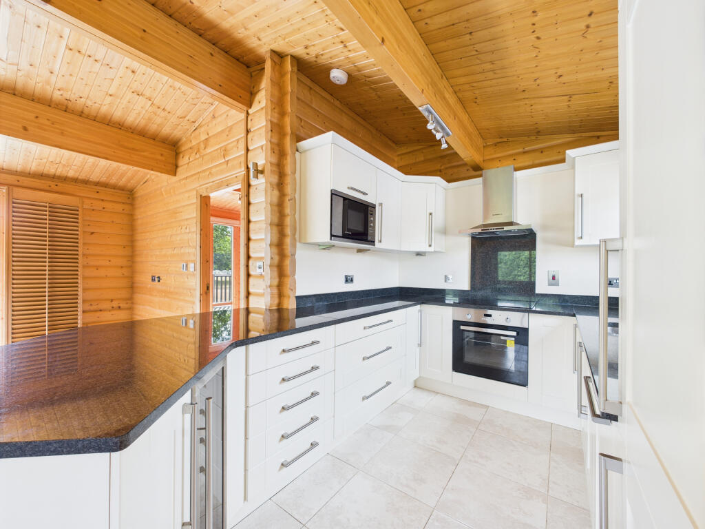 CAM01354G0-PR0557-STILL014