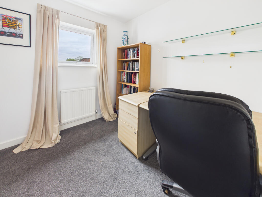 CAM02909G0-PR0504-STILL009