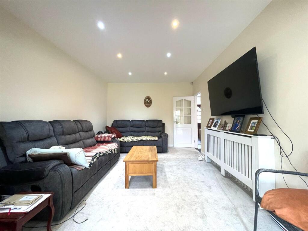 Open Plan Kitchen / Lounge