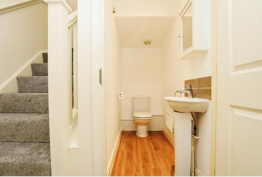 3 Downstairs WC.PNG