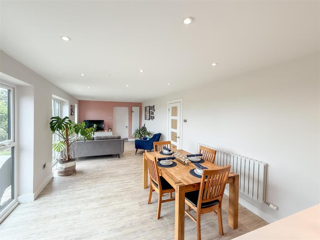 FAMILY ROOM/DINING KITCHEN