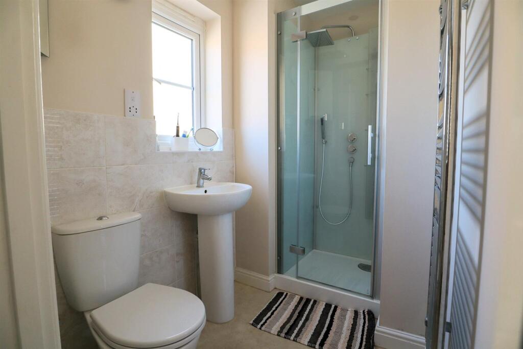 Ensuite Shower room.jpg