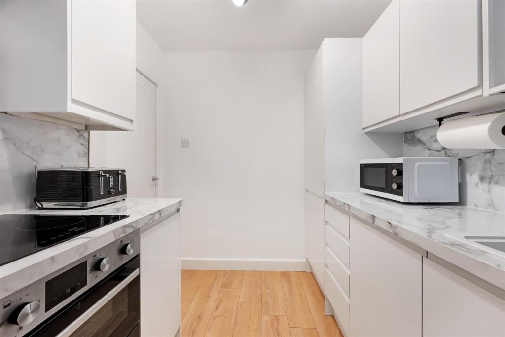 Kitchen (2).jpg