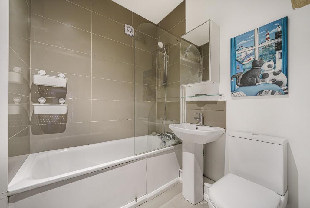 Bathroom.JPG
