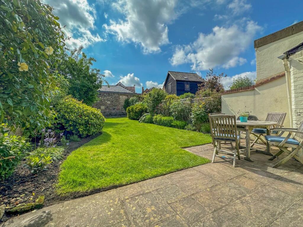 4 Orchard Street [Garden] 01.jpg