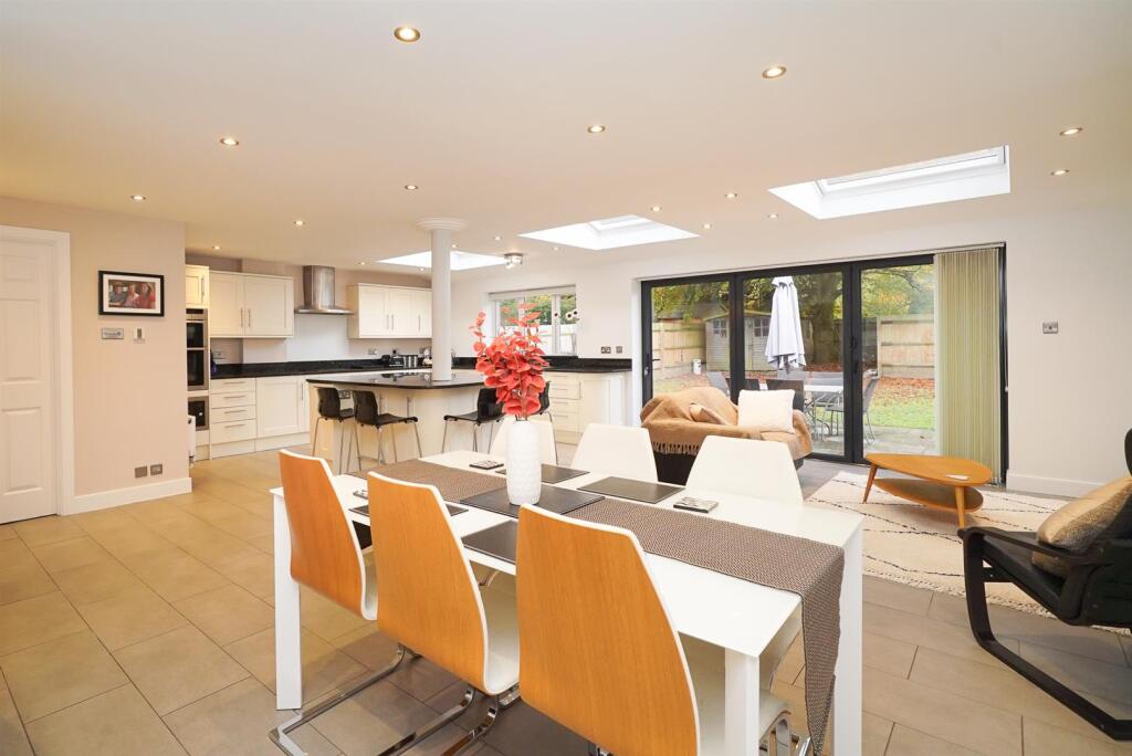 Kitchen/Dining Room
