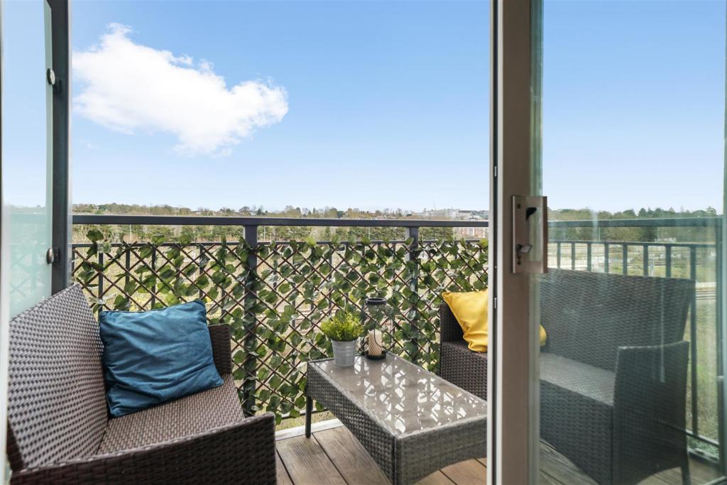 Flat 50, Eldon House - QmN0BWUH9E4jtjvjLJXj.jpg