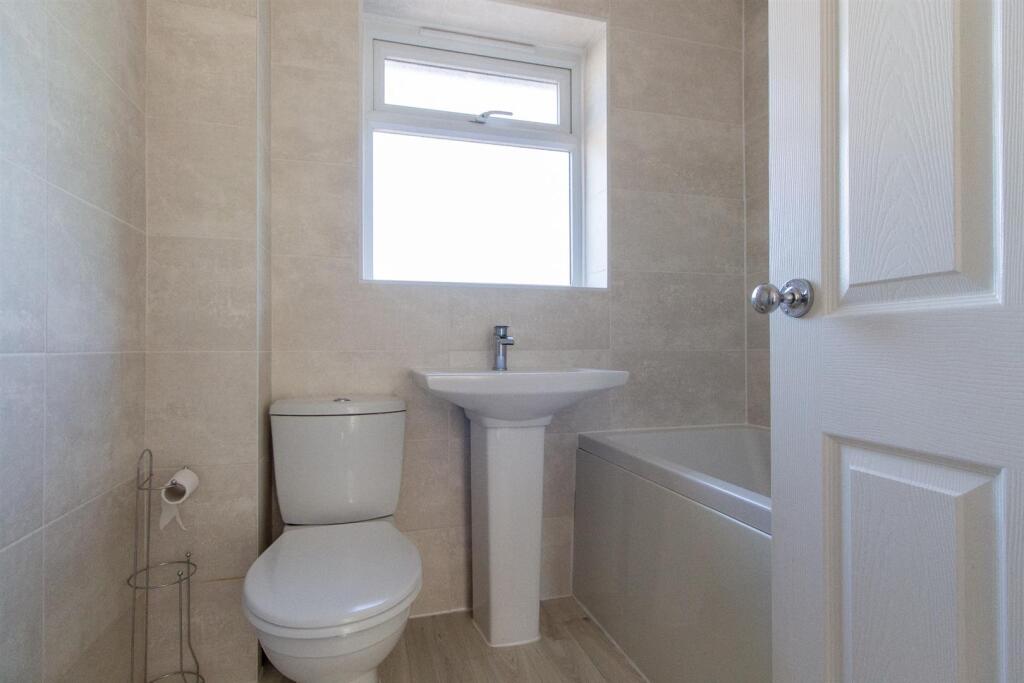 159 Hoblands - bathroom.jpg