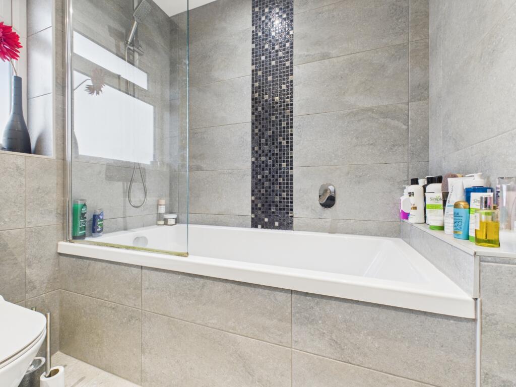 CAM03729G0-PR0181-STILL006