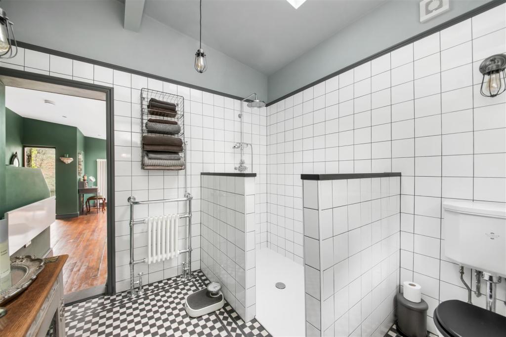 EN-SUITE SHOWER ROOM TO BEDROOM ONE