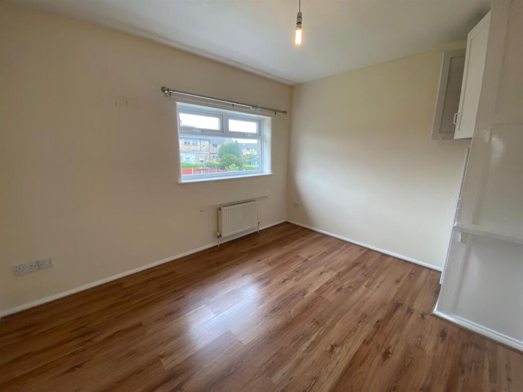 SMALL BEDROOM.jpg