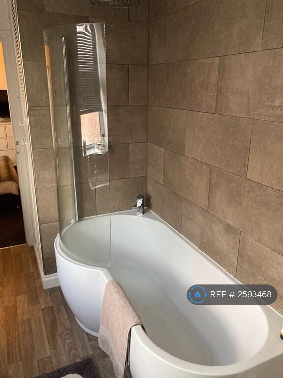 Ensuite Family Bathroom