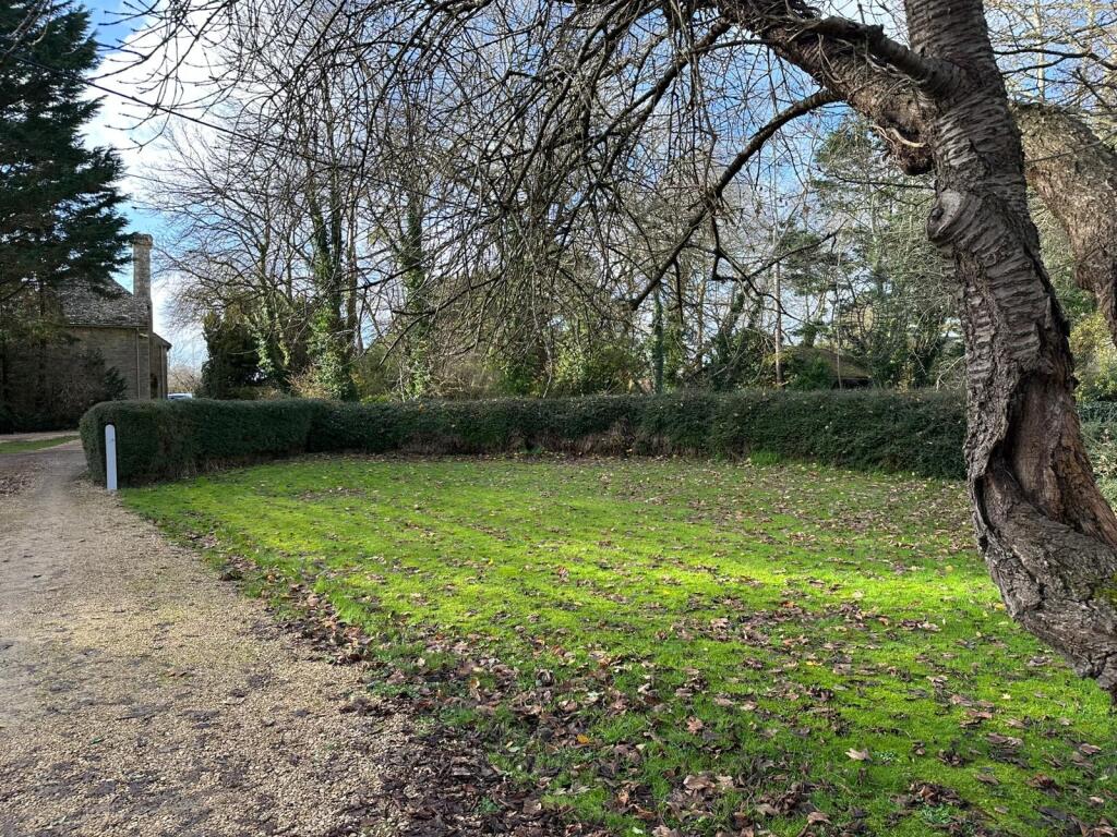 Fornt Garden and Drive