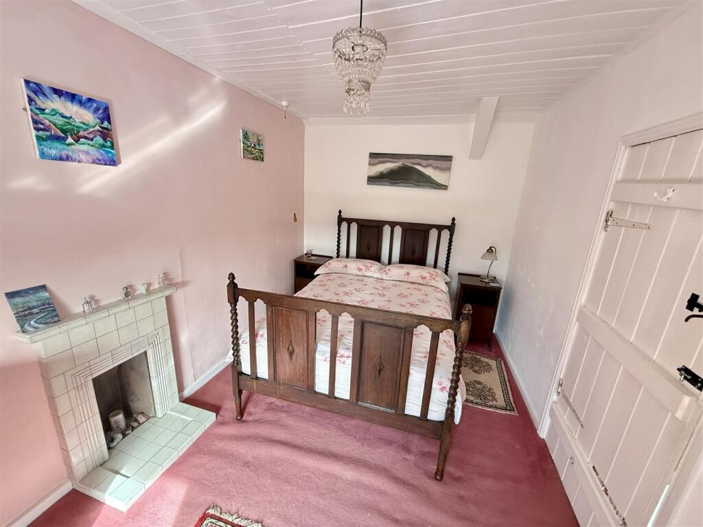 FRONT BEDROOM 2